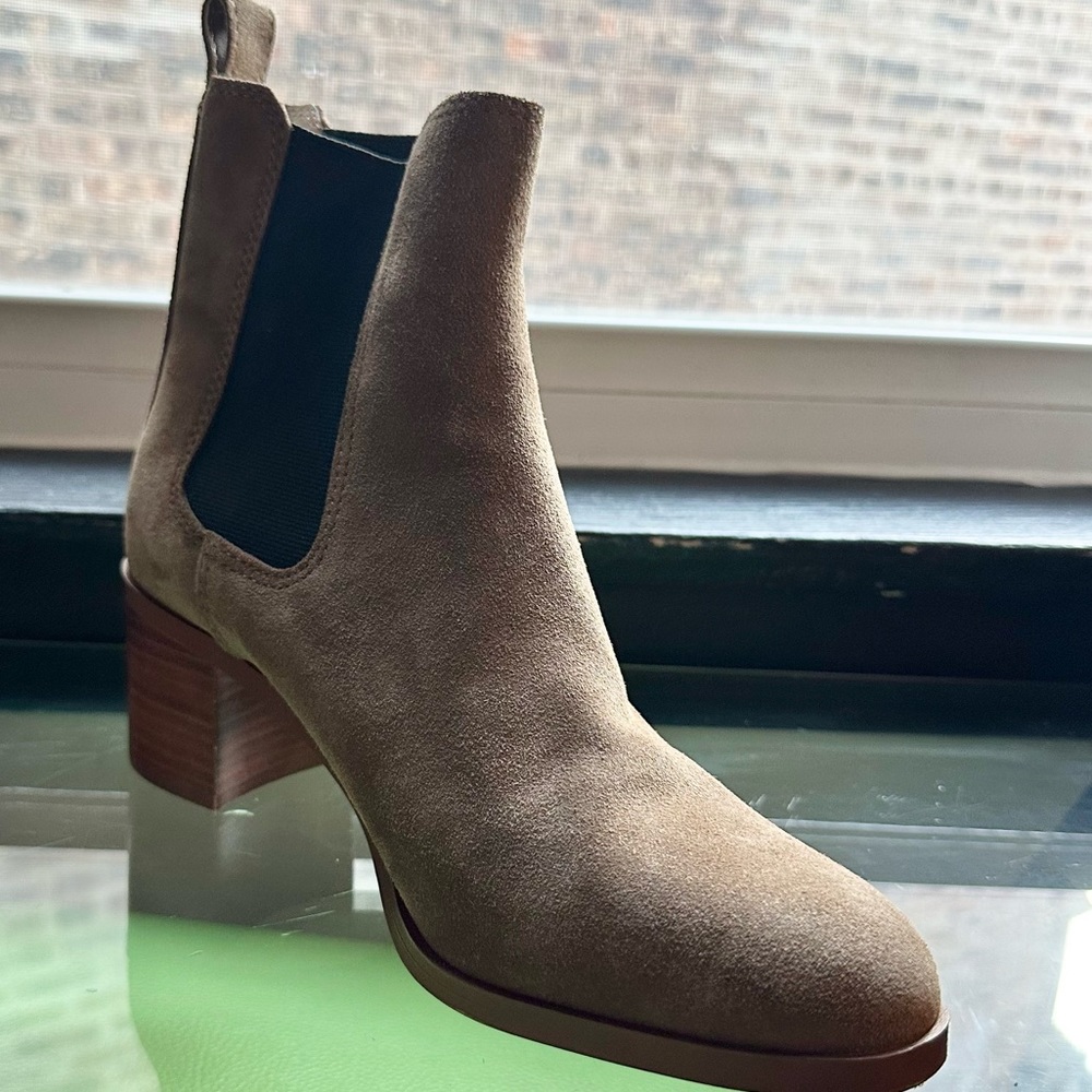 🌸STEVE MADDEN🌸 Rhiannon Chelsea Boot Brown
Suede size 9M - Picture 6 of 11